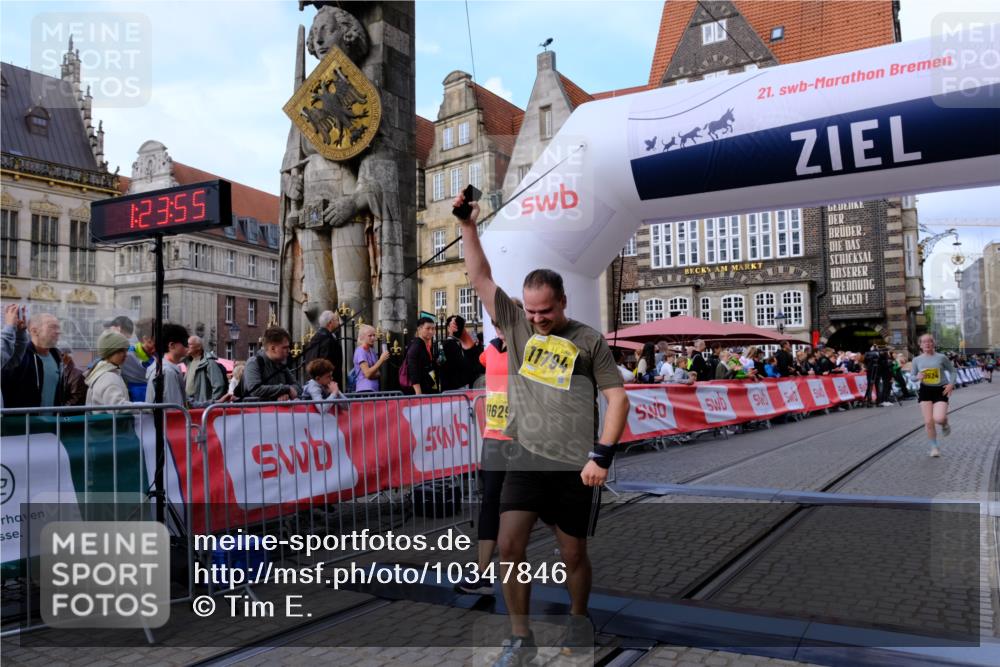 13.09.2026 - 21. swb-Marathon Bremen Tim E. http://msf.ph/oto/10347846 13.09.2026 11:19:12 Ziel 10005, 10202, 10264, 10344, 10524, 10568, 11443, 11629, 11794, 12090 meine-sportfotos.de