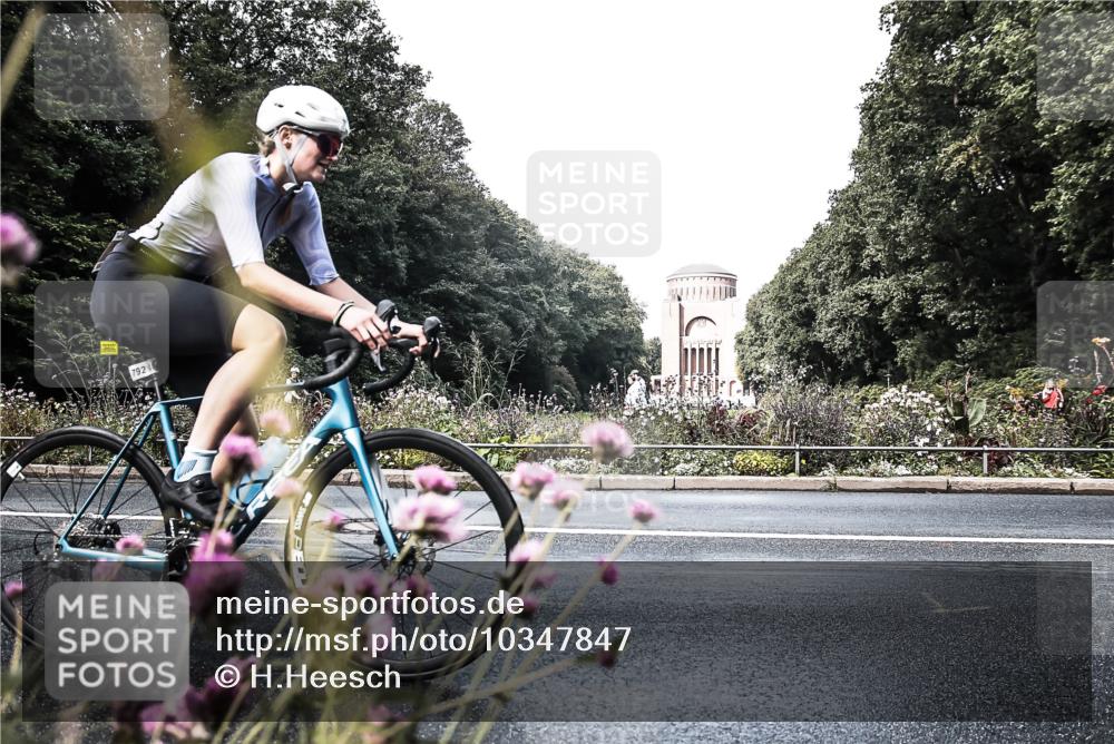 13.09.2026 - Stadtparktriathlon H.Heesch http://msf.ph/oto/10347847 13.09.2026 11:18:29 Radfahren 647, 730, 792, 820 meine-sportfotos.de