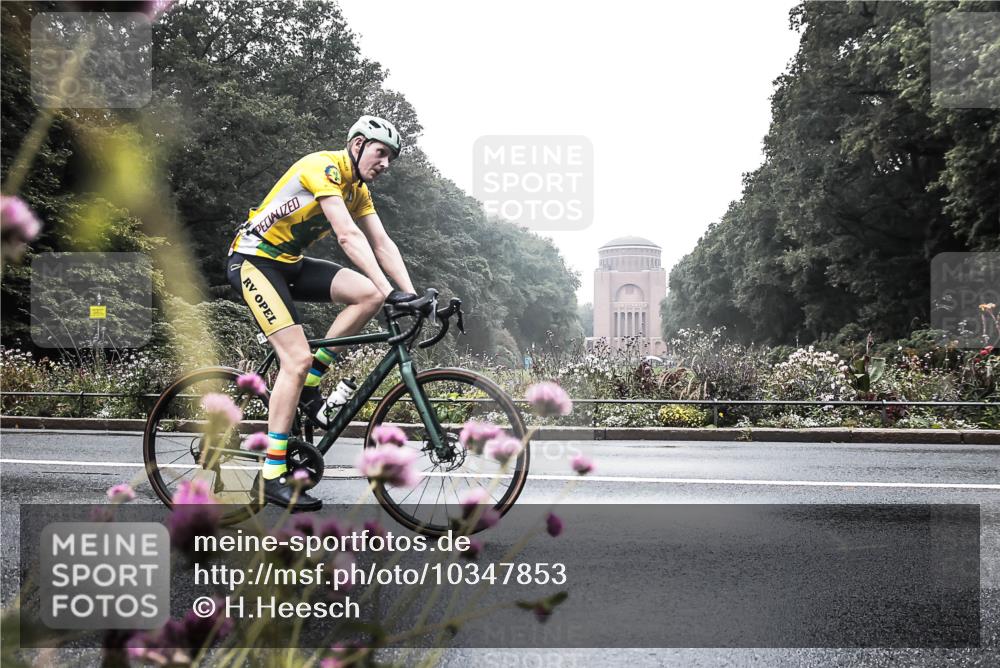 13.09.2026 - Stadtparktriathlon H.Heesch http://msf.ph/oto/10347853 13.09.2026 10:13:00 Radfahren 310, 336 meine-sportfotos.de