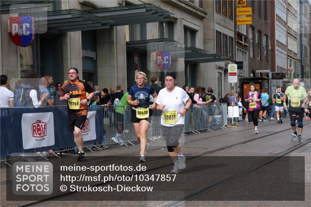 13.09.2026 - 21. swb-Marathon Bremen Strokosch-Dieckow http://msf.ph/oto/10347857 13.09.2026 11:11:01 Ziel 10313, 10419, 10546, 10611, 10644, 11036, 11062, 11141, 11216, 11231, 11289, 11458, 11679, 11702, 11745, 11870, 12126, 12148, 12220, 12396, 12464, 12507, 12508, 10148, 10163, 10461, 10462, 10527, 10547, 10644, 10653, 10792, 10841, 10911, 11043, 11047, 11237, 11327, 11335, 11465, 11483, 11513, 11691, 11756, 11846, 11993, 12401, 12507 meine-sportfotos.de