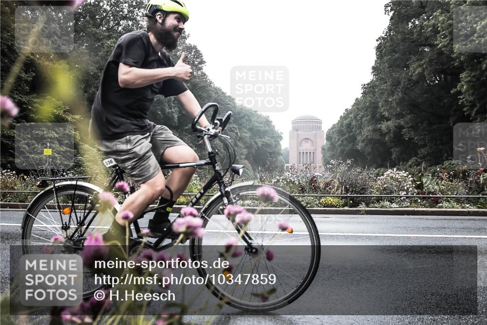 13.09.2026 - Stadtparktriathlon H.Heesch http://msf.ph/oto/10347859 13.09.2026 10:13:02 Radfahren 310, 336 meine-sportfotos.de