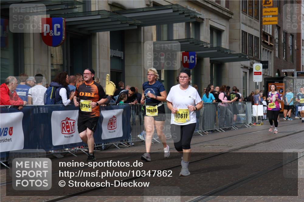 13.09.2026 - 21. swb-Marathon Bremen Strokosch-Dieckow http://msf.ph/oto/10347862 13.09.2026 11:11:02 Ziel 10313, 10419, 10546, 10611, 11036, 11062, 11141, 11216, 11231, 11289, 11458, 11679, 11702, 11745, 11870, 12126, 12148, 12220, 12311, 12396, 12464, 12508, 10148, 10163, 10313, 10461, 10462, 10527, 10547, 10644, 10653, 10792, 10841, 10911, 11043, 11047, 11141, 11237, 11327, 11335, 11465, 11483, 11513, 11691, 11756, 11846, 11993, 12401, 12507 meine-sportfotos.de