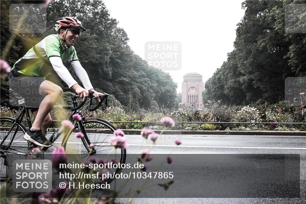 13.09.2026 - Stadtparktriathlon H.Heesch http://msf.ph/oto/10347865 13.09.2026 10:13:10 Radfahren 252, 297 meine-sportfotos.de