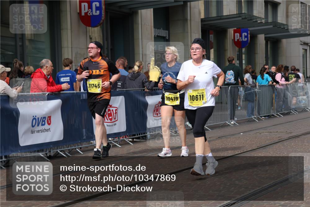 13.09.2026 - 21. swb-Marathon Bremen Strokosch-Dieckow http://msf.ph/oto/10347869 13.09.2026 11:11:02 Ziel 10313, 10419, 10546, 10611, 11036, 11062, 11141, 11216, 11231, 11289, 11458, 11679, 11702, 11745, 11870, 12126, 12148, 12220, 12311, 12396, 12464, 12508, 10148, 10163, 10313, 10461, 10462, 10527, 10547, 10644, 10653, 10792, 10841, 10911, 11043, 11047, 11141, 11237, 11327, 11335, 11465, 11483, 11513, 11691, 11756, 11846, 11993, 12401, 12507 meine-sportfotos.de