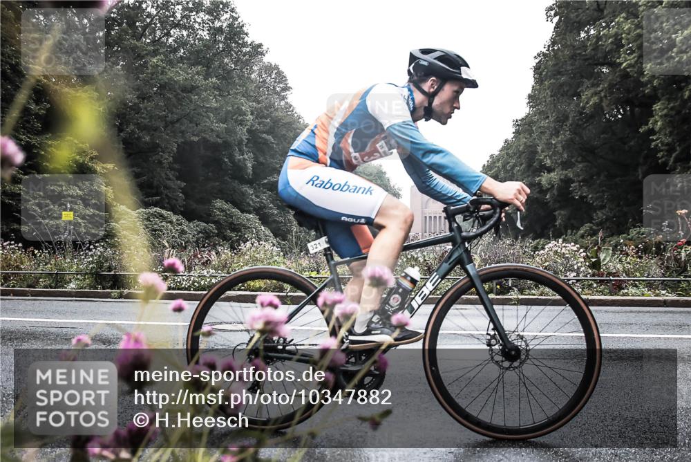 13.09.2026 - Stadtparktriathlon H.Heesch http://msf.ph/oto/10347882 13.09.2026 10:13:36 Radfahren 242, 313, 321, 328 meine-sportfotos.de