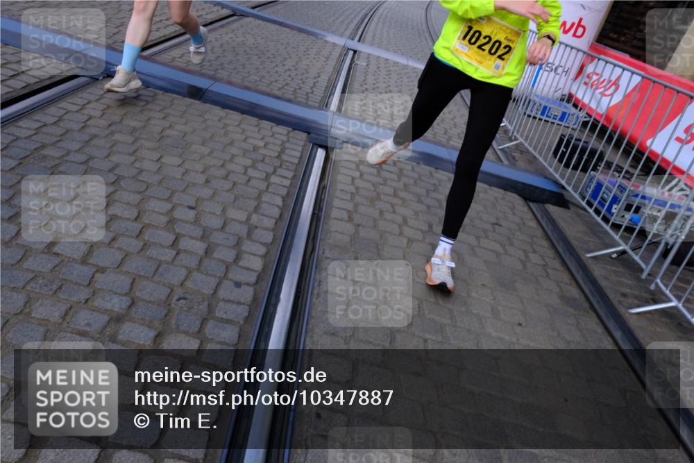13.09.2026 - 21. swb-Marathon Bremen Tim E. http://msf.ph/oto/10347887 13.09.2026 11:19:14 Ziel 10005, 10202, 10264, 10344, 10524, 10568, 11443, 11629, 11794, 12090 meine-sportfotos.de