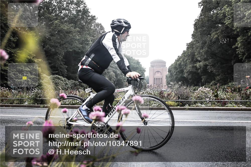 13.09.2026 - Stadtparktriathlon H.Heesch http://msf.ph/oto/10347891 13.09.2026 10:13:37 Radfahren 242, 313, 321, 328 meine-sportfotos.de