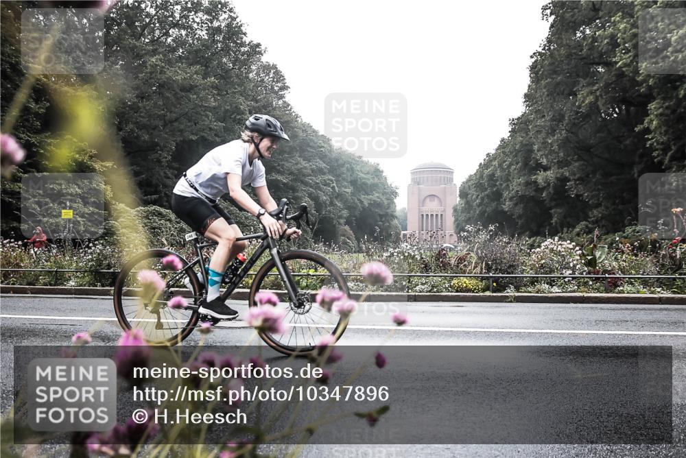 13.09.2026 - Stadtparktriathlon H.Heesch http://msf.ph/oto/10347896 13.09.2026 10:13:42 Radfahren 230, 246, 319 meine-sportfotos.de