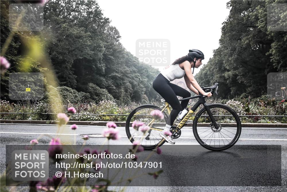 13.09.2026 - Stadtparktriathlon H.Heesch http://msf.ph/oto/10347901 13.09.2026 10:13:44 Radfahren 230, 246, 319 meine-sportfotos.de