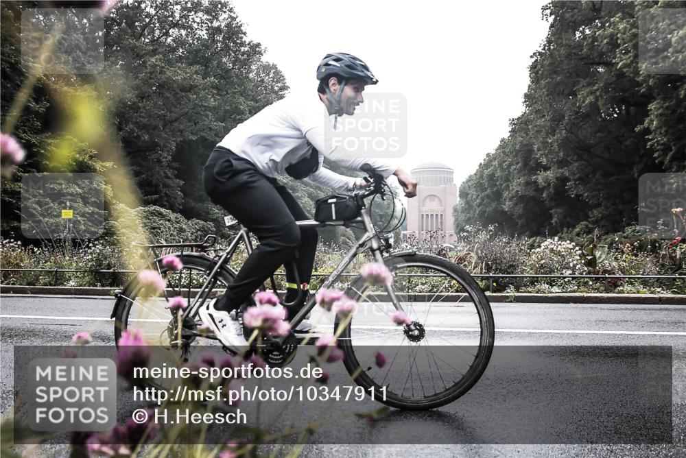 13.09.2026 - Stadtparktriathlon H.Heesch http://msf.ph/oto/10347911 13.09.2026 10:14:04 Radfahren 214, 239, 250 meine-sportfotos.de
