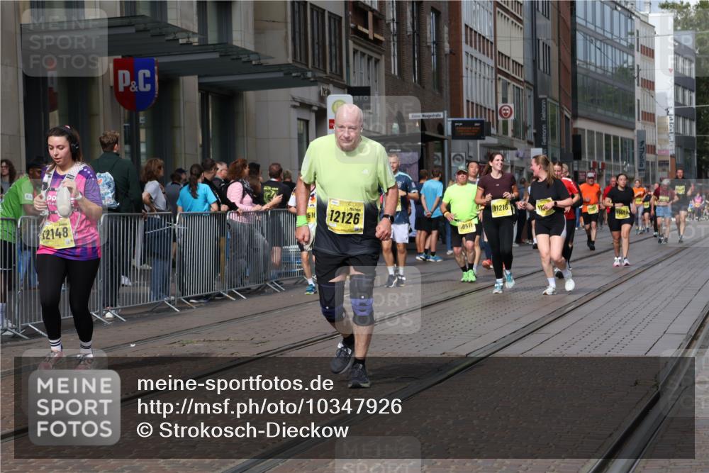 13.09.2026 - 21. swb-Marathon Bremen Strokosch-Dieckow http://msf.ph/oto/10347926 13.09.2026 11:11:05 Ziel 10155, 10419, 10510, 10511, 10546, 10611, 10977, 11036, 11062, 11216, 11231, 11289, 11458, 11533, 11679, 11702, 11745, 11870, 12126, 12148, 12220, 12311, 12396, 12464, 12508, 10148, 10163, 10313, 10461, 10462, 10527, 10547, 10644, 10653, 10792, 10841, 10911, 11043, 11062, 11141, 11237, 11327, 11335, 11465, 11483, 11513, 11679, 11691, 11756, 11993, 12401, 12507 meine-sportfotos.de
