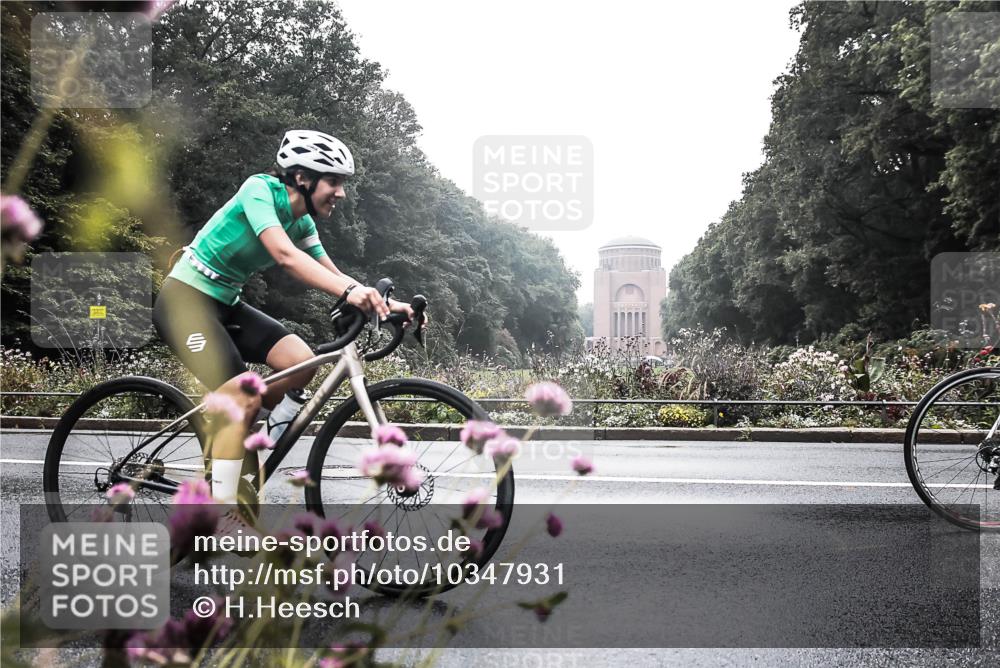 13.09.2026 - Stadtparktriathlon H.Heesch http://msf.ph/oto/10347931 13.09.2026 10:14:24 Radfahren 299, 320 meine-sportfotos.de
