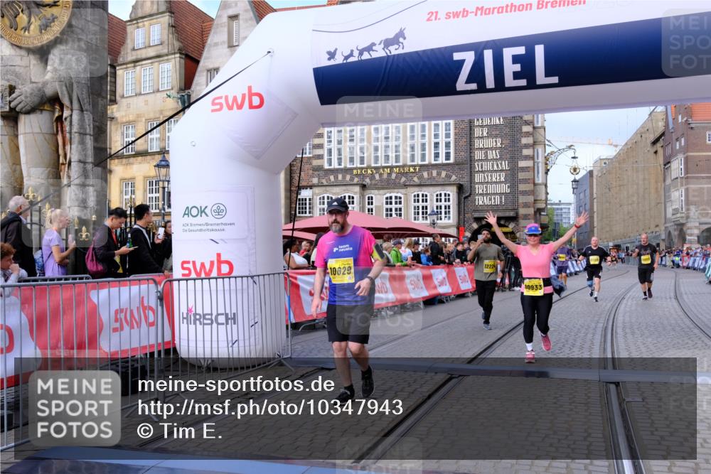 13.09.2026 - 21. swb-Marathon Bremen Tim E. http://msf.ph/oto/10347943 13.09.2026 11:19:36 Ziel 10004, 10629, 10933, 11050, 11760, 12224, 12462 meine-sportfotos.de
