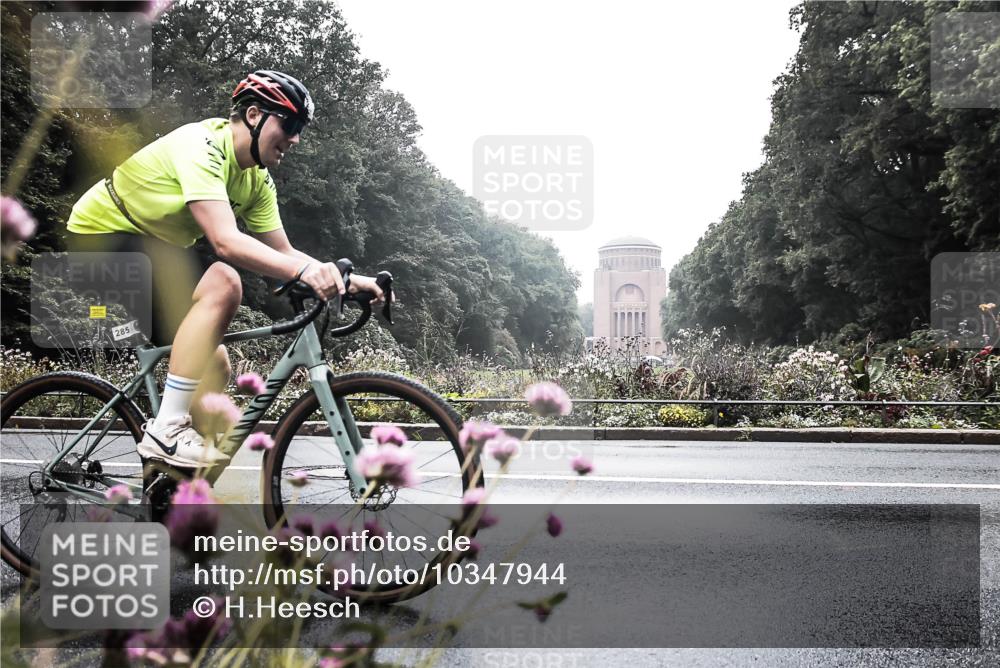 13.09.2026 - Stadtparktriathlon H.Heesch http://msf.ph/oto/10347944 13.09.2026 10:14:48 Radfahren 285 meine-sportfotos.de