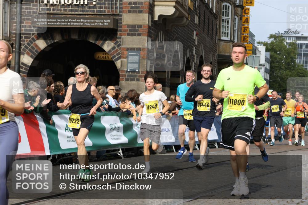 13.09.2026 - 21. swb-Marathon Bremen Strokosch-Dieckow http://msf.ph/oto/10347952 13.09.2026 10:53:44 Ziel 10448, 10479, 10626, 10757, 10780, 10821, 10886, 11168, 11379, 11590, 11800, 12040, 12056, 12275, 12308, 12461, 10255, 10579, 10684, 10685, 10708, 10947, 11206, 11489, 11596, 12075, 12244, 12356, 12405, 12435, 12492, 12515 meine-sportfotos.de