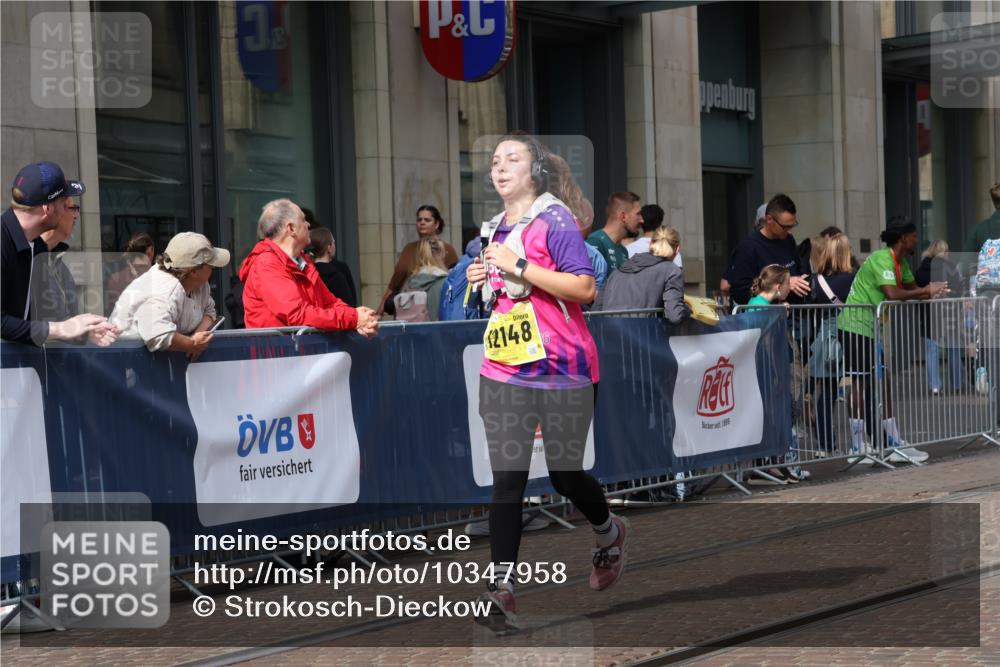 13.09.2026 - 21. swb-Marathon Bremen Strokosch-Dieckow http://msf.ph/oto/10347958 13.09.2026 11:11:07 Ziel 10155, 10419, 10510, 10511, 10546, 10611, 10977, 11036, 11216, 11231, 11289, 11458, 11533, 11702, 11745, 11870, 12126, 12148, 12220, 12286, 12311, 12336, 12396, 12464, 12508, 10148, 10163, 10313, 10461, 10462, 10527, 10547, 10644, 10653, 10792, 10841, 10911, 11043, 11062, 11141, 11237, 11335, 11465, 11483, 11513, 11679, 11691, 11756, 11993, 12396, 12401, 12507 meine-sportfotos.de