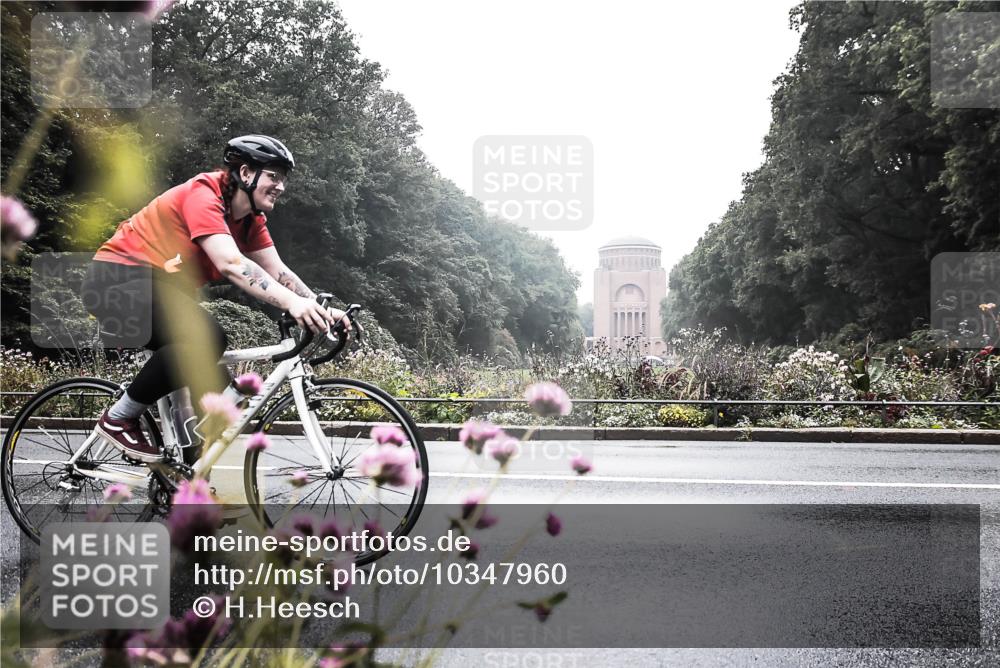 13.09.2026 - Stadtparktriathlon H.Heesch http://msf.ph/oto/10347960 13.09.2026 10:15:14 Radfahren 232, 281 meine-sportfotos.de
