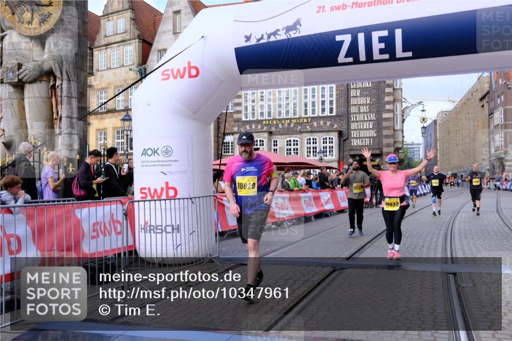 13.09.2026 - 21. swb-Marathon Bremen Tim E. http://msf.ph/oto/10347961 13.09.2026 11:19:36 Ziel 10004, 10629, 10933, 11050, 11760, 12224, 12462 meine-sportfotos.de