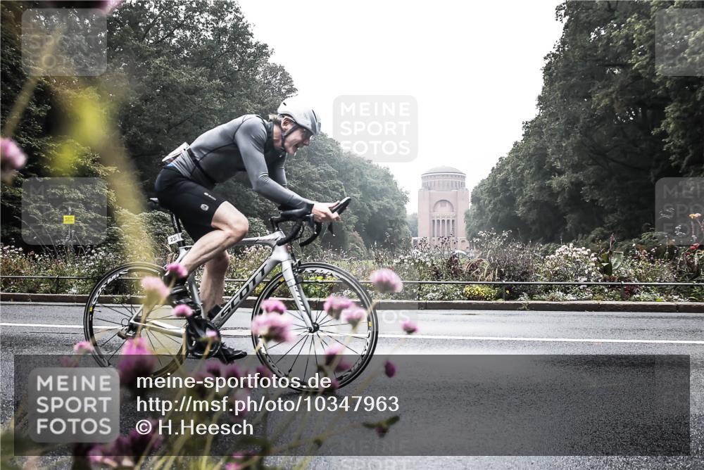 13.09.2026 - Stadtparktriathlon H.Heesch http://msf.ph/oto/10347963 13.09.2026 10:15:18 Radfahren 232, 281, 340 meine-sportfotos.de
