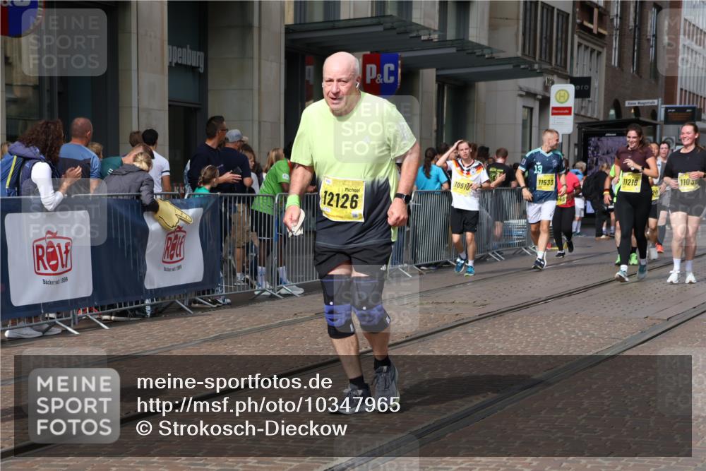 13.09.2026 - 21. swb-Marathon Bremen Strokosch-Dieckow http://msf.ph/oto/10347965 13.09.2026 11:11:07 Ziel 10155, 10419, 10510, 10511, 10546, 10611, 10977, 11036, 11216, 11231, 11289, 11458, 11533, 11702, 11745, 11870, 12126, 12148, 12220, 12286, 12311, 12336, 12396, 12464, 12508, 10148, 10163, 10313, 10461, 10462, 10527, 10547, 10644, 10653, 10792, 10841, 10911, 11043, 11062, 11141, 11237, 11335, 11465, 11483, 11513, 11679, 11691, 11756, 11993, 12396, 12401, 12507 meine-sportfotos.de