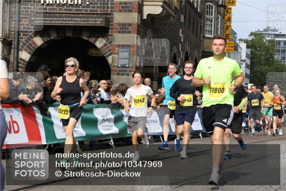 13.09.2026 - 21. swb-Marathon Bremen Strokosch-Dieckow http://msf.ph/oto/10347969 13.09.2026 10:53:44 Ziel 10448, 10479, 10626, 10757, 10780, 10821, 10886, 11168, 11379, 11590, 11800, 12040, 12056, 12275, 12308, 12461, 10255, 10579, 10684, 10685, 10708, 10947, 11206, 11489, 11596, 12075, 12244, 12356, 12405, 12435, 12492, 12515 meine-sportfotos.de