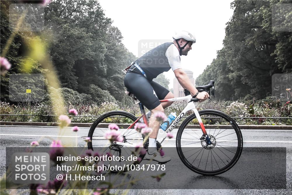 13.09.2026 - Stadtparktriathlon H.Heesch http://msf.ph/oto/10347978 13.09.2026 10:15:24 Radfahren 219, 306 meine-sportfotos.de