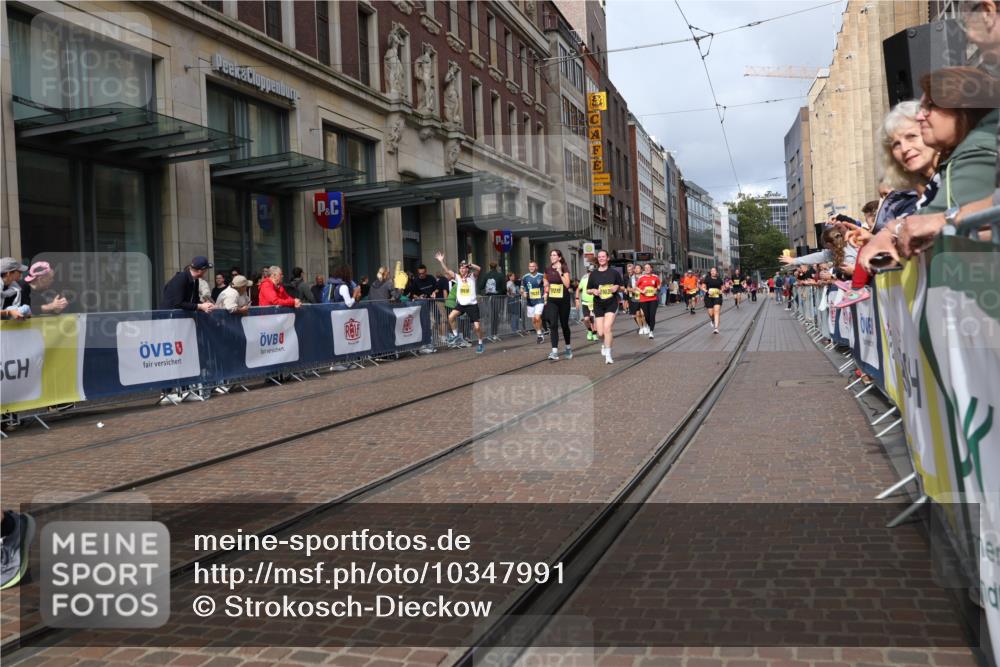 13.09.2026 - 21. swb-Marathon Bremen Strokosch-Dieckow http://msf.ph/oto/10347991 13.09.2026 11:11:10 Ziel 10155, 10419, 10510, 10511, 10546, 10552, 10977, 11036, 11216, 11231, 11239, 11289, 11458, 11533, 11702, 11745, 11870, 11927, 12082, 12126, 12148, 12220, 12286, 12311, 12336, 12464, 12508, 12553, 10148, 10163, 10313, 10527, 10547, 10611, 10644, 10653, 10792, 10841, 11043, 11062, 11141, 11237, 11335, 11465, 11483, 11679, 11691, 11756, 11993, 12396, 12401, 12507 meine-sportfotos.de