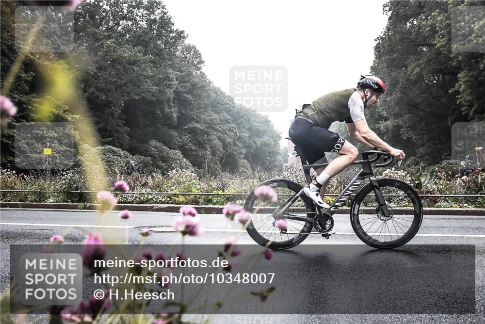 13.09.2026 - Stadtparktriathlon H.Heesch http://msf.ph/oto/10348007 13.09.2026 10:15:49 Radfahren 263, 295, 327 meine-sportfotos.de