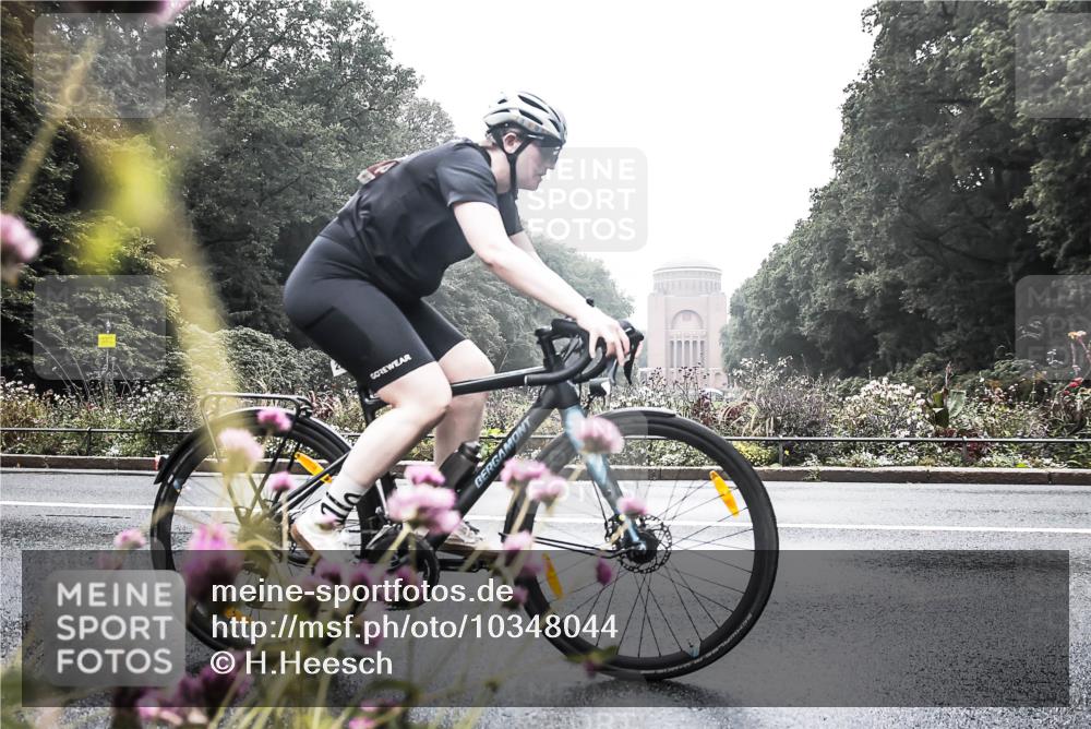 13.09.2026 - Stadtparktriathlon H.Heesch http://msf.ph/oto/10348044 13.09.2026 10:16:29 Radfahren 227, 284, 301, 348, 351 meine-sportfotos.de