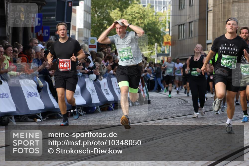13.09.2026 - 21. swb-Marathon Bremen Strokosch-Dieckow http://msf.ph/oto/10348050 13.09.2026 13:28:38 Ziel 178, 210, 1380, 1460, 2047, 2977, 3114, 3294, 3334, 3597, 4250, 4506, 5250, 5360, 5683, 5889, 6182, 8429, 8570, 9064, 9167, 9168, 9543, 9549, 9738, 9881, 722, 2276, 2851, 2891, 3348, 3419, 3444, 3665, 4102, 4564, 5267, 5531, 5691, 6817, 6955, 7134, 7263, 7527, 9562, 13012, 13174 meine-sportfotos.de