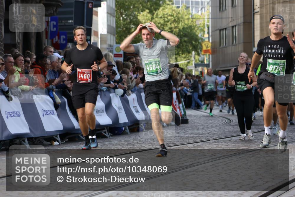 13.09.2026 - 21. swb-Marathon Bremen Strokosch-Dieckow http://msf.ph/oto/10348069 13.09.2026 13:28:38 Ziel 178, 210, 1380, 1460, 2047, 2977, 3114, 3294, 3334, 3597, 4250, 4506, 5250, 5360, 5683, 5889, 6182, 8429, 8570, 9064, 9167, 9168, 9543, 9549, 9738, 9881, 722, 2276, 2851, 2891, 3348, 3419, 3444, 3665, 4102, 4564, 5267, 5531, 5691, 6817, 6955, 7134, 7263, 7527, 9562, 13012, 13174 meine-sportfotos.de