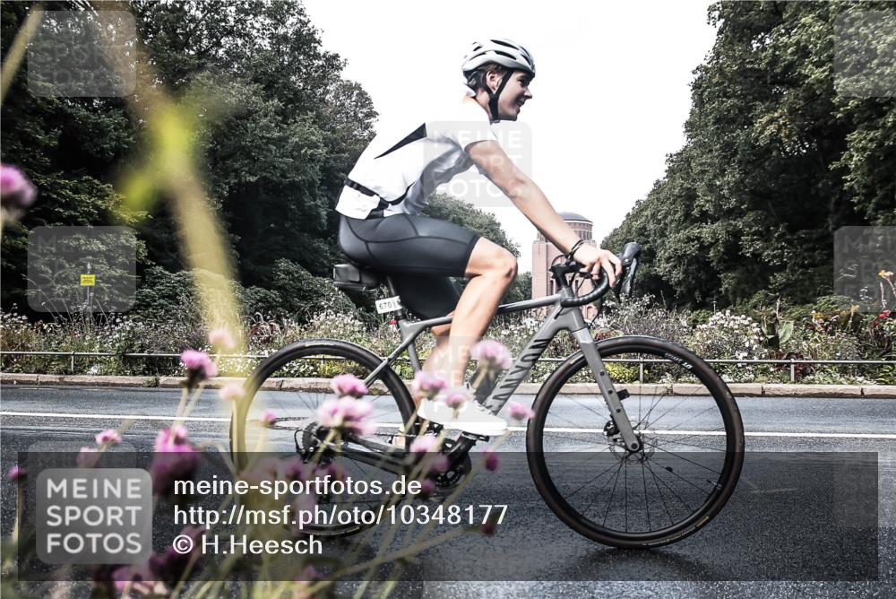13.09.2026 - Stadtparktriathlon H.Heesch http://msf.ph/oto/10348177 13.09.2026 11:20:33 Radfahren 633, 643, 670, 815 meine-sportfotos.de