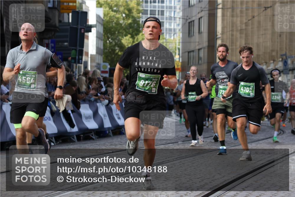 13.09.2026 - 21. swb-Marathon Bremen Strokosch-Dieckow http://msf.ph/oto/10348188 13.09.2026 13:28:39 Ziel 178, 210, 1380, 1460, 2047, 2977, 3114, 3294, 3334, 3597, 4250, 4506, 5250, 5360, 5683, 5889, 6182, 8429, 8570, 9064, 9167, 9168, 9543, 9549, 9738, 9881, 722, 1014, 2276, 2851, 2891, 3348, 3419, 3444, 3665, 4102, 5267, 5531, 5691, 5865, 6817, 6937, 6955, 7134, 7263, 7527, 8985, 9562, 13174 meine-sportfotos.de