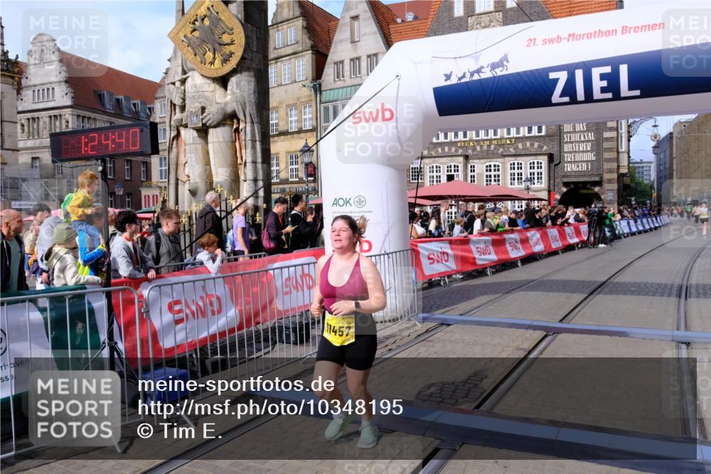 13.09.2026 - 21. swb-Marathon Bremen Tim E. http://msf.ph/oto/10348195 13.09.2026 11:19:57 Ziel 11457 meine-sportfotos.de