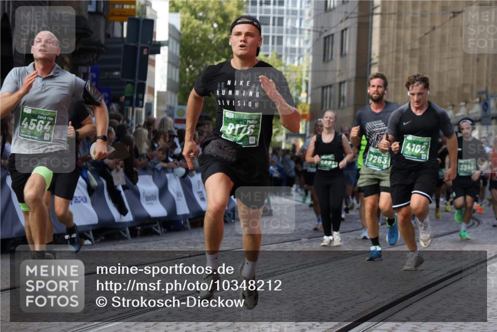 13.09.2026 - 21. swb-Marathon Bremen Strokosch-Dieckow http://msf.ph/oto/10348212 13.09.2026 13:28:39 Ziel 178, 210, 1380, 1460, 2047, 2977, 3114, 3294, 3334, 3597, 4250, 4506, 5250, 5360, 5683, 5889, 6182, 8429, 8570, 9064, 9167, 9168, 9543, 9549, 9738, 9881, 722, 1014, 2276, 2851, 2891, 3348, 3419, 3444, 3665, 4102, 5267, 5531, 5691, 5865, 6817, 6937, 6955, 7134, 7263, 7527, 8985, 9562, 13174 meine-sportfotos.de