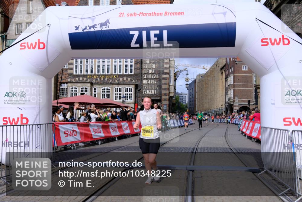 13.09.2026 - 21. swb-Marathon Bremen Tim E. http://msf.ph/oto/10348225 13.09.2026 11:20:08 Ziel 10430, 10882, 11457, 11546, 12472 meine-sportfotos.de