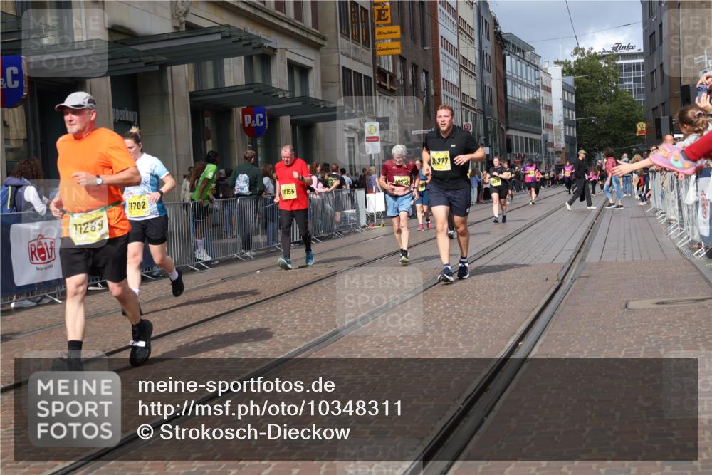13.09.2026 - 21. swb-Marathon Bremen Strokosch-Dieckow http://msf.ph/oto/10348311 13.09.2026 11:11:22 Ziel 10155, 10510, 10511, 10546, 10552, 10616, 10977, 11239, 11289, 11533, 11702, 11927, 12082, 12220, 12286, 12311, 12336, 12508, 12553, 10313, 10419, 10527, 10611, 10644, 11036, 11062, 11141, 11216, 11231, 11458, 11483, 11679, 11691, 11745, 11870, 12126, 12148, 12396, 12401, 12464, 12507 meine-sportfotos.de