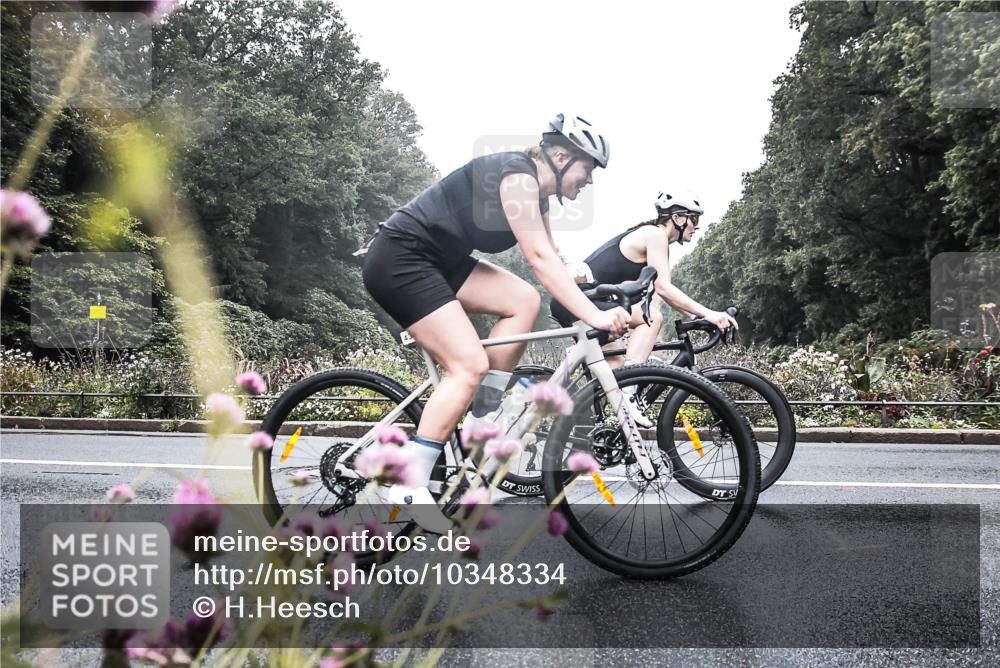 13.09.2026 - Stadtparktriathlon H.Heesch http://msf.ph/oto/10348334 13.09.2026 10:19:44 Radfahren 260, 402, 437, 439 meine-sportfotos.de