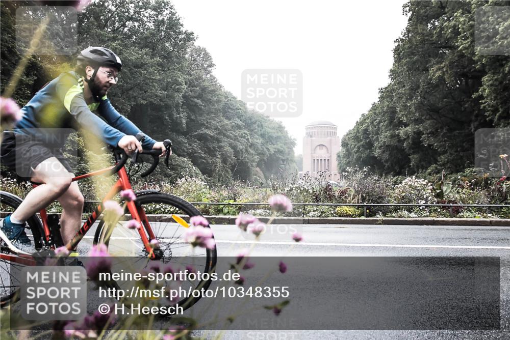 13.09.2026 - Stadtparktriathlon H.Heesch http://msf.ph/oto/10348355 13.09.2026 10:19:56 Radfahren 323, 377, 414, 434 meine-sportfotos.de