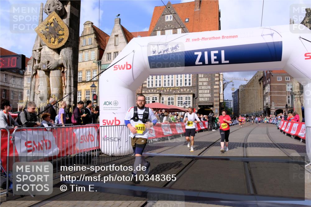 13.09.2026 - 21. swb-Marathon Bremen Tim E. http://msf.ph/oto/10348365 13.09.2026 11:20:26 Ziel 10430, 11244, 11333, 11337, 11546 meine-sportfotos.de