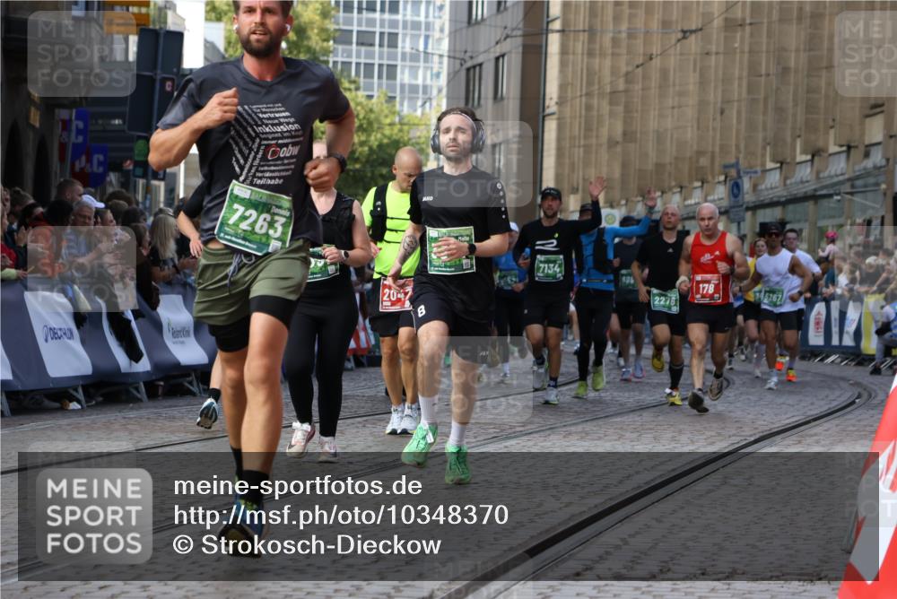 13.09.2026 - 21. swb-Marathon Bremen Strokosch-Dieckow http://msf.ph/oto/10348370 13.09.2026 13:28:42 Ziel 178, 210, 1239, 1380, 1460, 2047, 2764, 2977, 3114, 3294, 3334, 3597, 4250, 4506, 5250, 5683, 5889, 6182, 8429, 8483, 8570, 9064, 9549, 9738, 430, 722, 725, 1014, 2276, 2378, 2851, 2891, 3348, 3419, 3444, 3665, 5267, 5531, 5691, 5865, 6099, 6817, 6937, 6955, 7134, 7263, 7527, 8985, 9562, 13174 meine-sportfotos.de