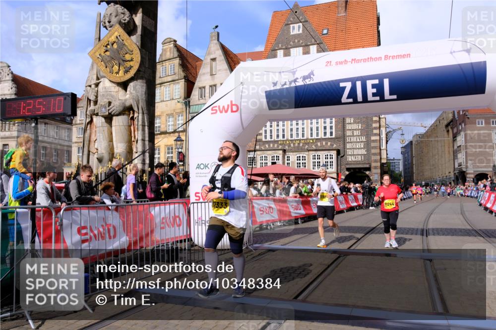 13.09.2026 - 21. swb-Marathon Bremen Tim E. http://msf.ph/oto/10348384 13.09.2026 11:20:27 Ziel 10430, 11244, 11333, 11337, 11546, 12374 meine-sportfotos.de
