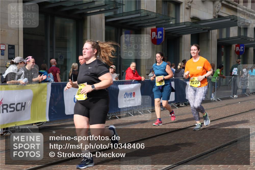 13.09.2026 - 21. swb-Marathon Bremen Strokosch-Dieckow http://msf.ph/oto/10348406 13.09.2026 11:11:30 Ziel 10155, 10552, 10582, 10616, 11239, 11927, 12082, 12286, 12336, 12553, 10155, 10419, 10510, 10511, 10546, 10611, 10977, 11036, 11062, 11216, 11231, 11289, 11458, 11533, 11679, 11702, 11745, 11870, 12126, 12148, 12220, 12311, 12396, 12464, 12508 meine-sportfotos.de