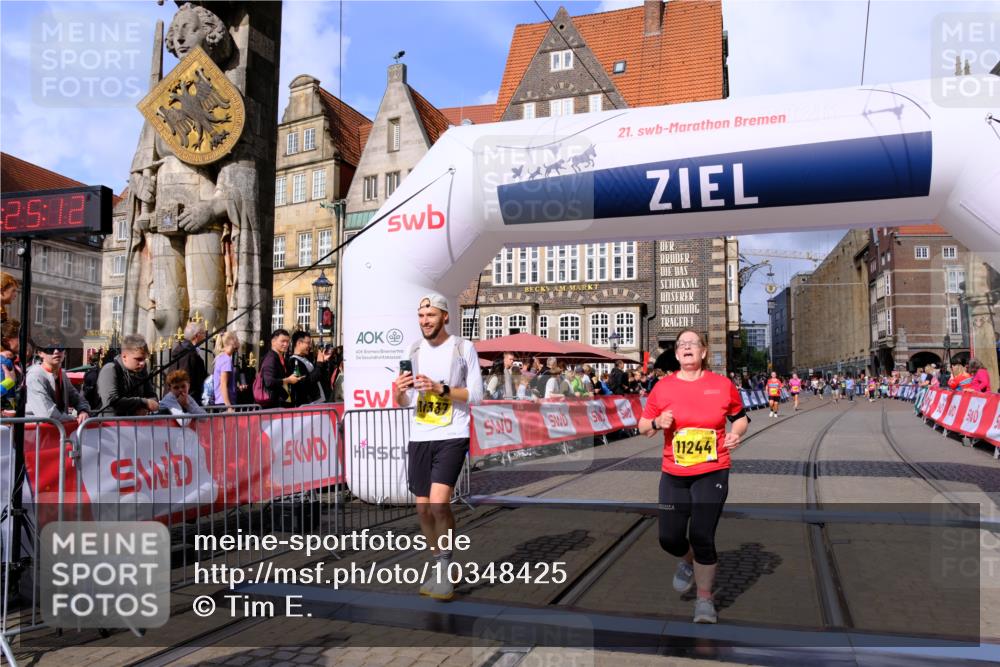 13.09.2026 - 21. swb-Marathon Bremen Tim E. http://msf.ph/oto/10348425 13.09.2026 11:20:28 Ziel 10430, 11244, 11333, 11337, 12374 meine-sportfotos.de