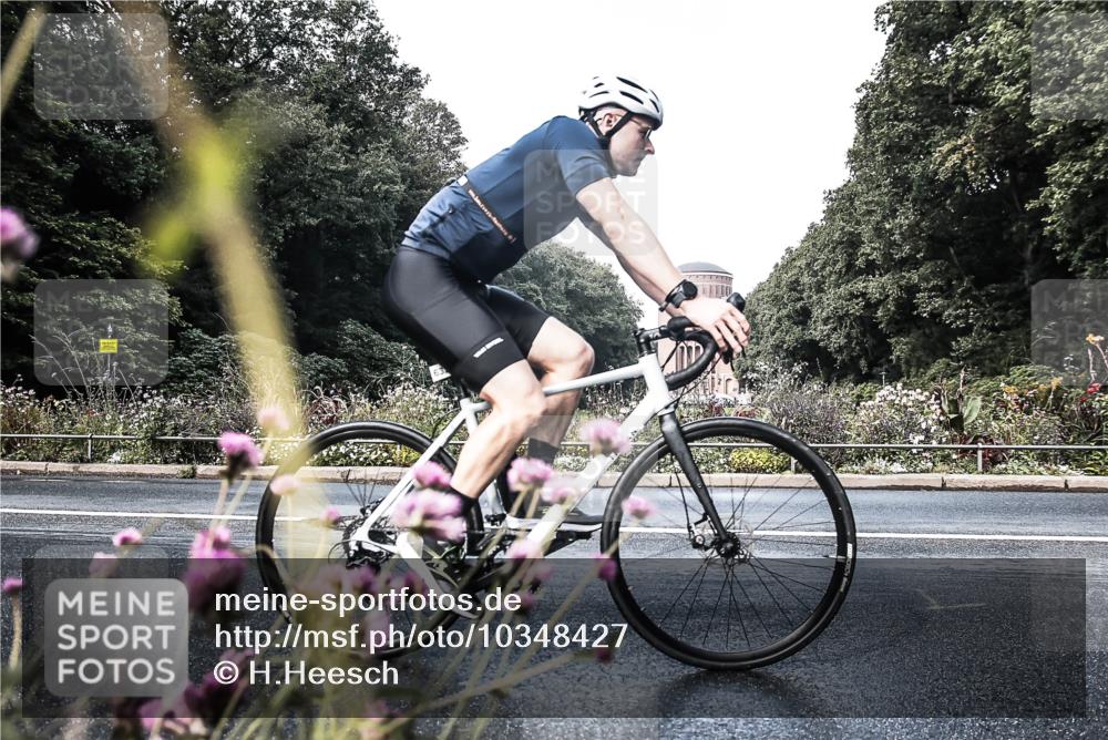 13.09.2026 - Stadtparktriathlon H.Heesch http://msf.ph/oto/10348427 13.09.2026 11:23:08 Radfahren 632, 698, 807 meine-sportfotos.de