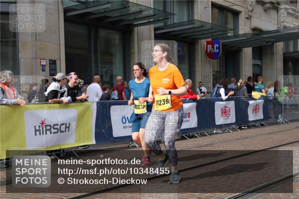 13.09.2026 - 21. swb-Marathon Bremen Strokosch-Dieckow http://msf.ph/oto/10348455 13.09.2026 11:11:31 Ziel 10490, 10552, 10582, 10616, 11239, 11927, 12082, 12286, 12336, 12553, 10155, 10419, 10510, 10511, 10546, 10611, 10977, 11036, 11216, 11231, 11289, 11458, 11533, 11702, 11745, 11870, 12126, 12148, 12220, 12286, 12311, 12336, 12396, 12464, 12508 meine-sportfotos.de