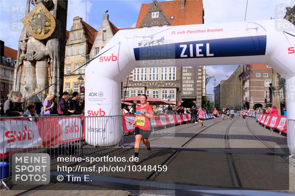 13.09.2026 - 21. swb-Marathon Bremen Tim E. http://msf.ph/oto/10348459 13.09.2026 11:20:36 Ziel 11244, 11296, 11333, 11337, 12285, 12374 meine-sportfotos.de