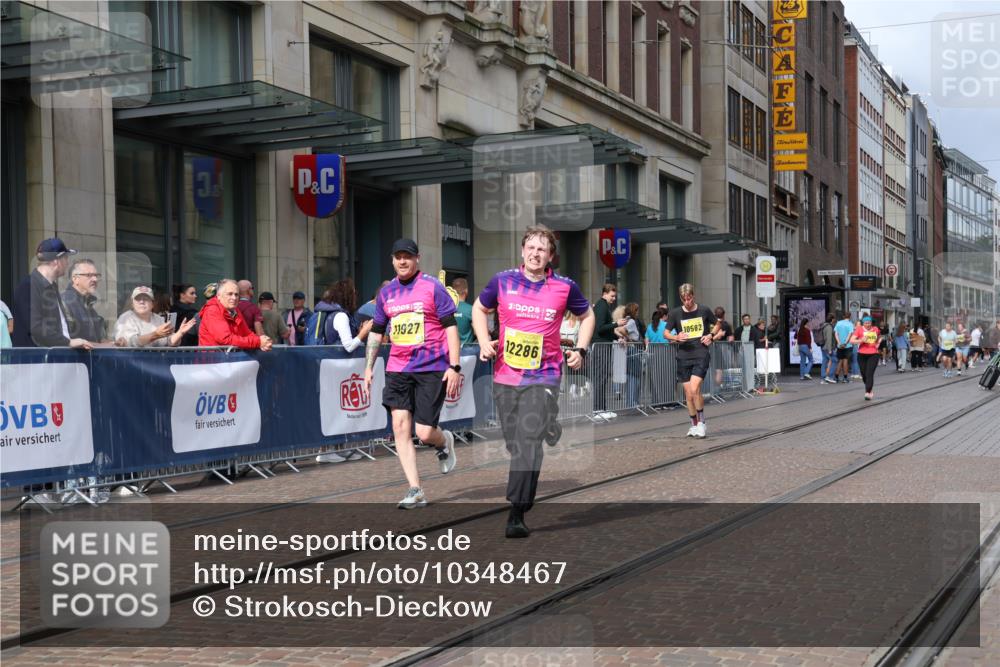 13.09.2026 - 21. swb-Marathon Bremen Strokosch-Dieckow http://msf.ph/oto/10348467 13.09.2026 11:11:37 Ziel 10490, 10582, 10616, 11585, 10155, 10510, 10511, 10546, 10552, 10977, 11036, 11216, 11231, 11239, 11289, 11458, 11533, 11702, 11870, 11927, 12082, 12126, 12148, 12220, 12286, 12311, 12336, 12464, 12508, 12553 meine-sportfotos.de