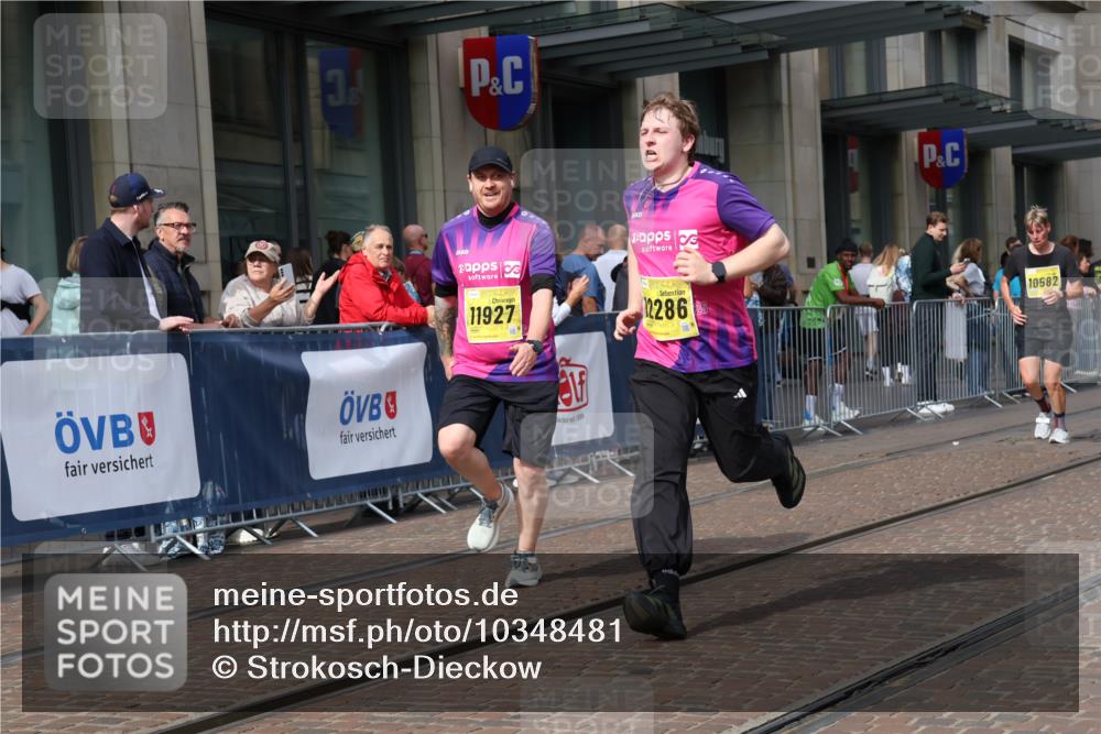 13.09.2026 - 21. swb-Marathon Bremen Strokosch-Dieckow http://msf.ph/oto/10348481 13.09.2026 11:11:37 Ziel 10490, 10582, 10616, 11585, 10155, 10510, 10511, 10546, 10552, 10977, 11036, 11216, 11231, 11239, 11289, 11458, 11533, 11702, 11870, 11927, 12082, 12126, 12148, 12220, 12286, 12311, 12336, 12464, 12508, 12553 meine-sportfotos.de