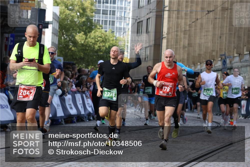 13.09.2026 - 21. swb-Marathon Bremen Strokosch-Dieckow http://msf.ph/oto/10348506 13.09.2026 13:28:45 Ziel 178, 210, 1239, 1380, 1460, 2047, 2764, 2977, 3028, 3294, 3597, 4250, 5250, 5683, 5889, 8429, 8483, 8570, 9064, 9549, 430, 722, 725, 936, 1014, 1688, 2223, 2276, 2378, 2851, 2891, 3419, 3444, 3665, 3938, 5267, 5531, 5691, 5865, 6099, 6817, 6937, 6955, 7134, 8984, 8985, 9562, 13174 meine-sportfotos.de